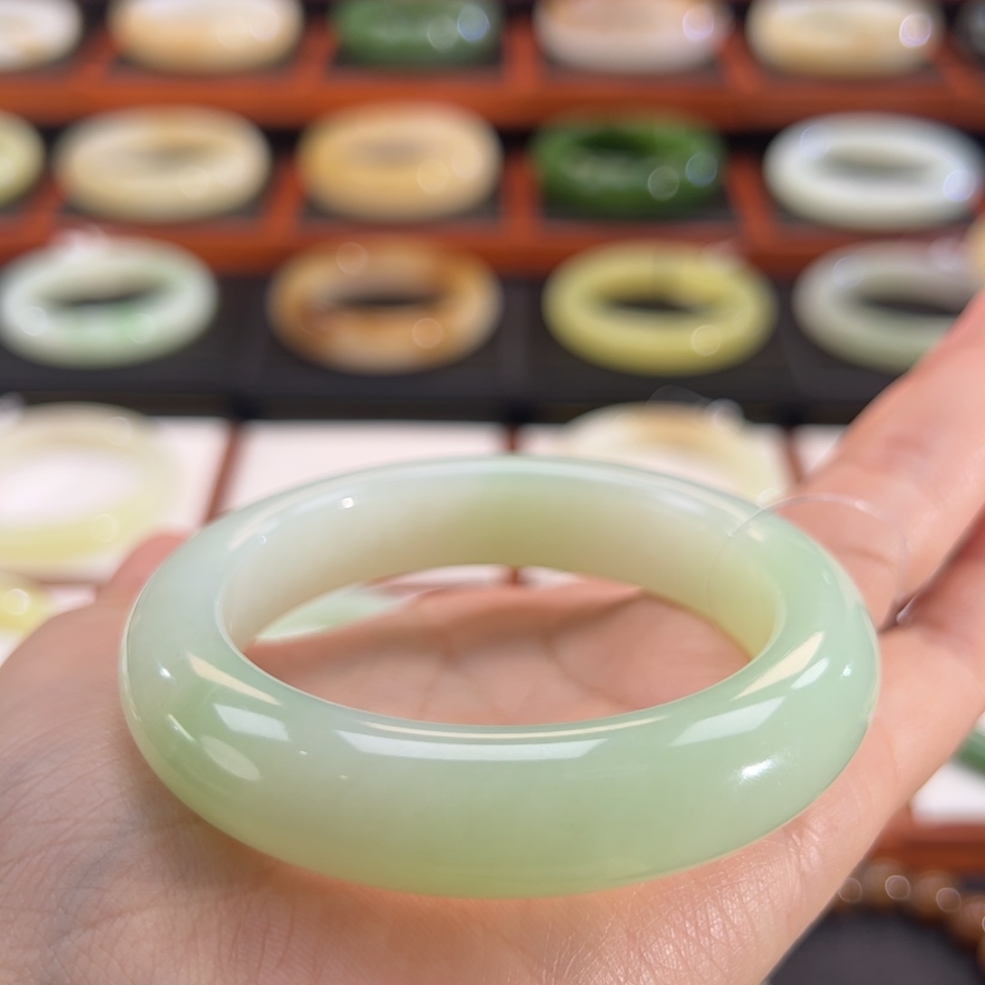 和田玉（翠青玉）未镶嵌手镯奶白翠