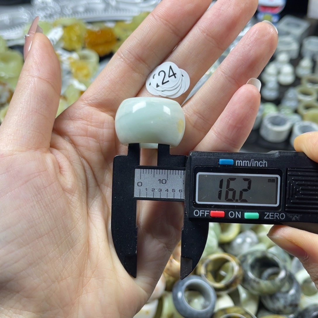 蛇纹石玉未镶嵌戒指