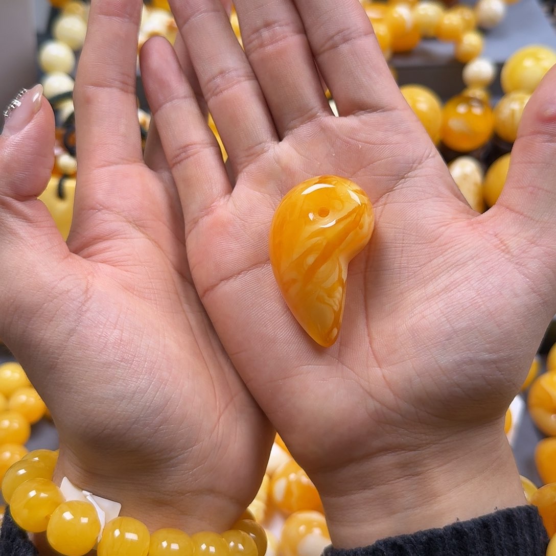 琥珀珠宝奇石未镶嵌虎牙