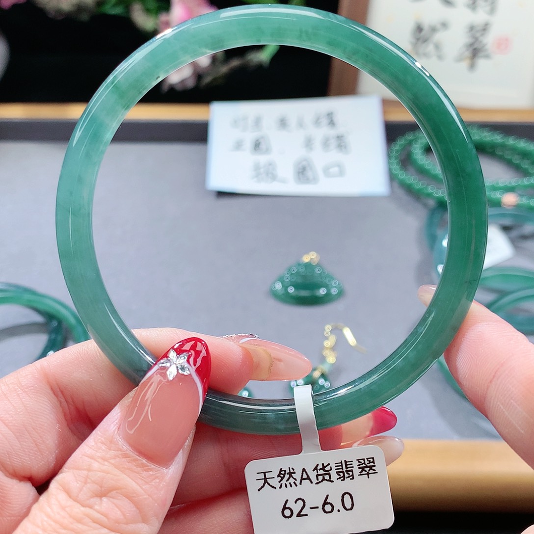 翡翠手镯（圆镯）未镶嵌