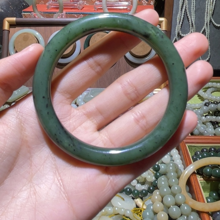 秋***觉和田玉未镶嵌手链