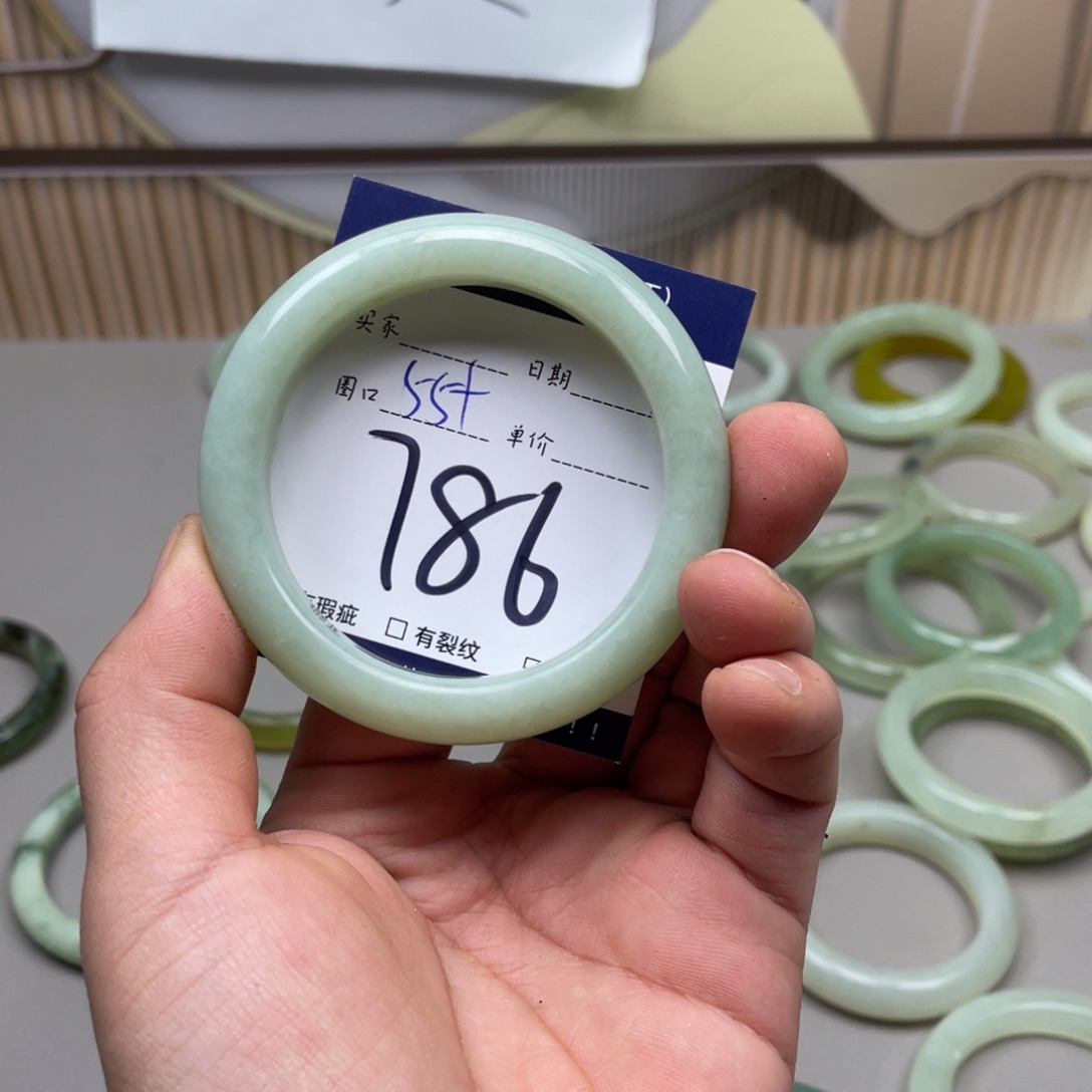 岫玉手镯手镯未镶嵌