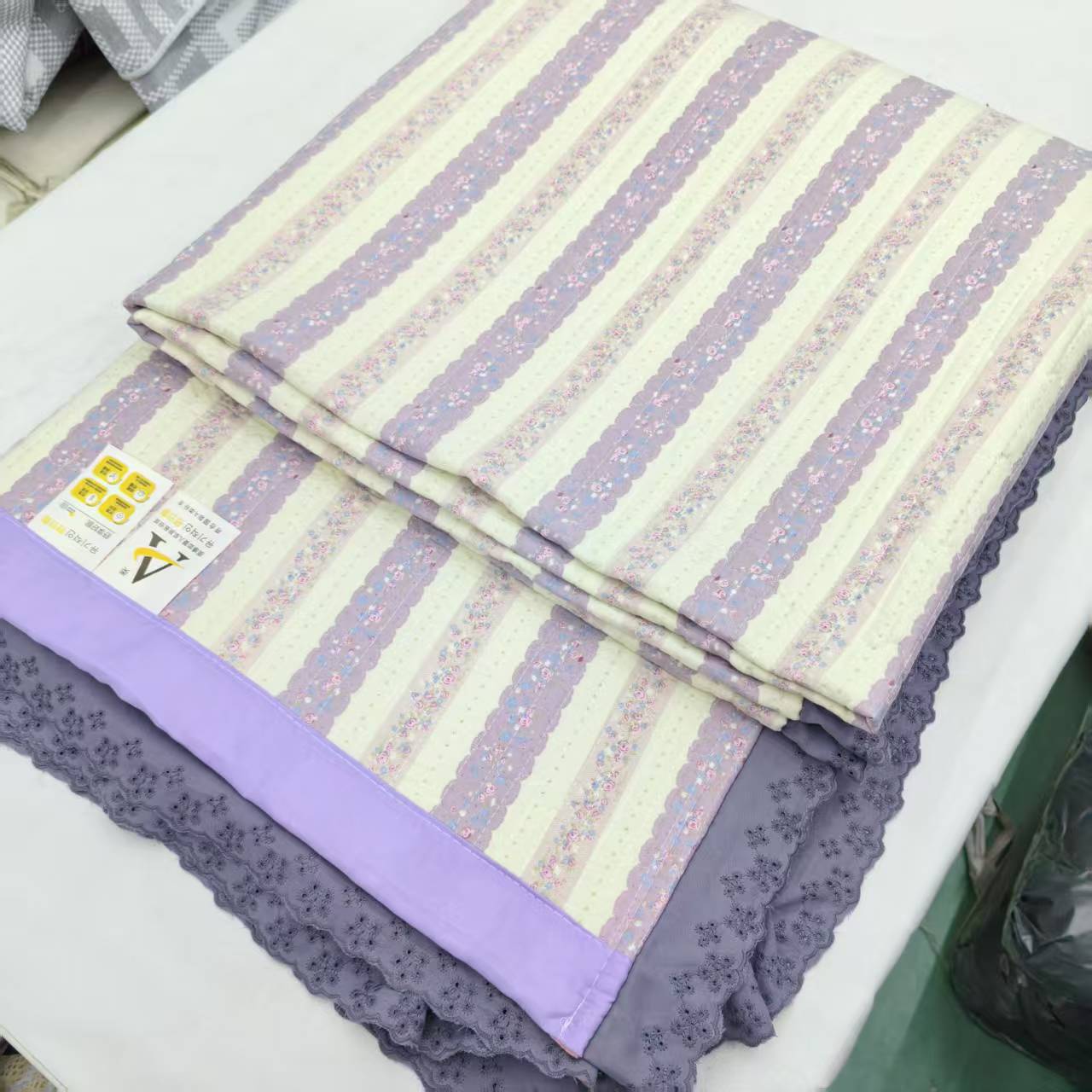 【花边床盖】<立体碎花-紫>2X2.3m<±5cm><含花边>绗缝多功能