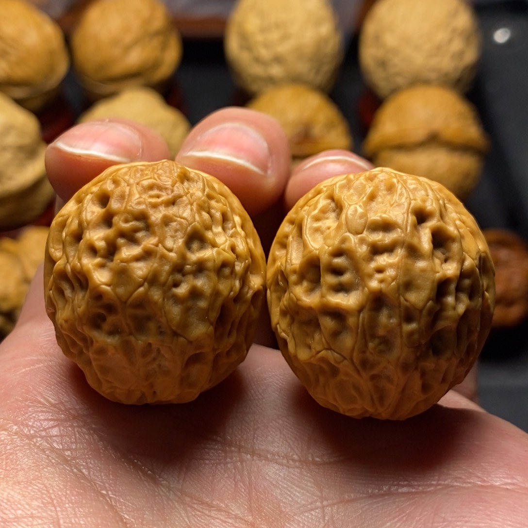 文玩核桃把件35尺麒麟绣球