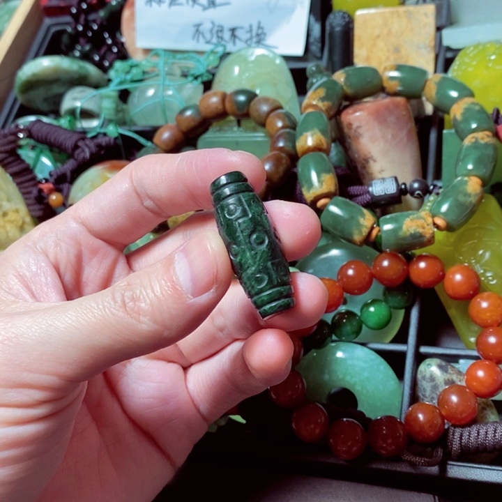 蛇纹石玉颈饰未镶嵌