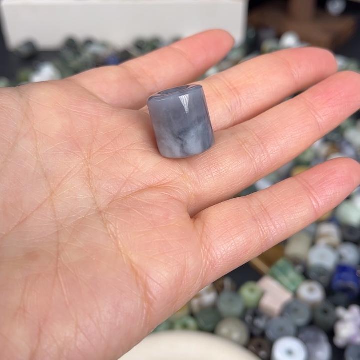 御***西和田玉未镶嵌颈饰