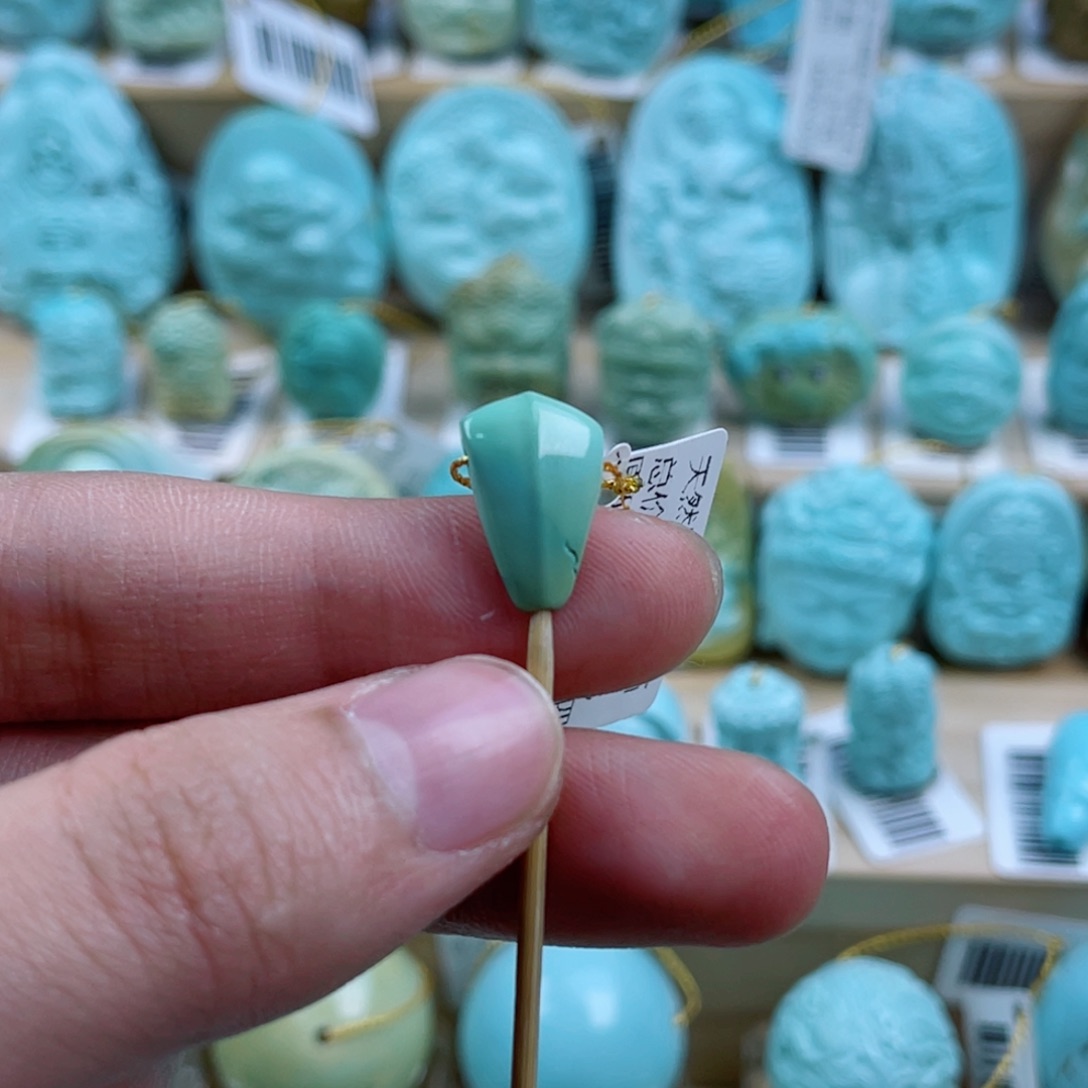 绿松石未镶嵌珠宝奇石