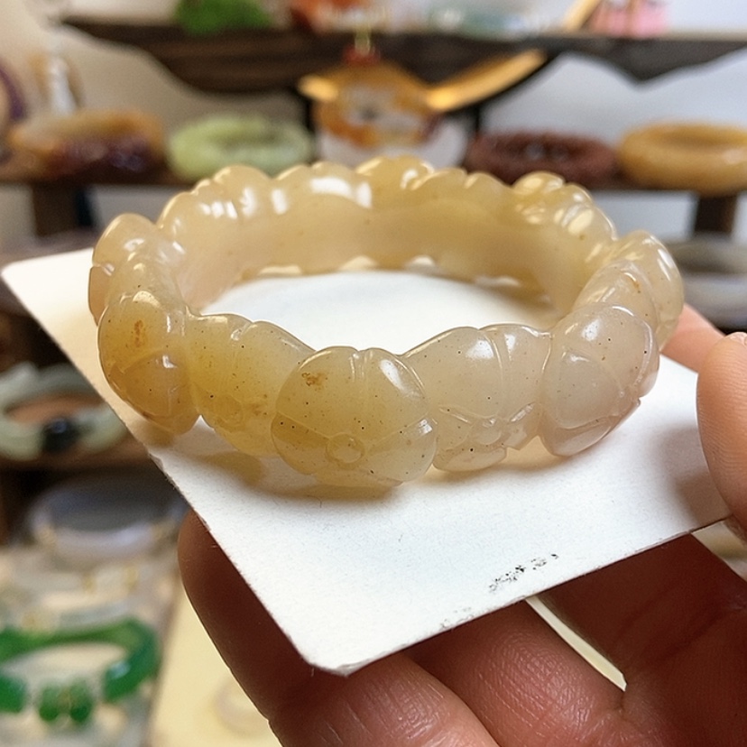 【闪购商品】石英质玉手镯未镶嵌54梅花