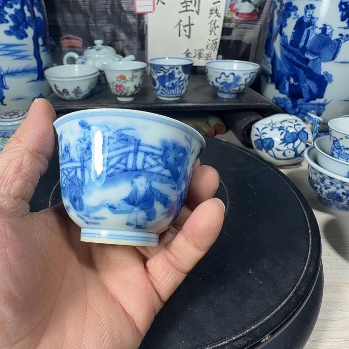 赤***人摆件青花花卉小小摆件