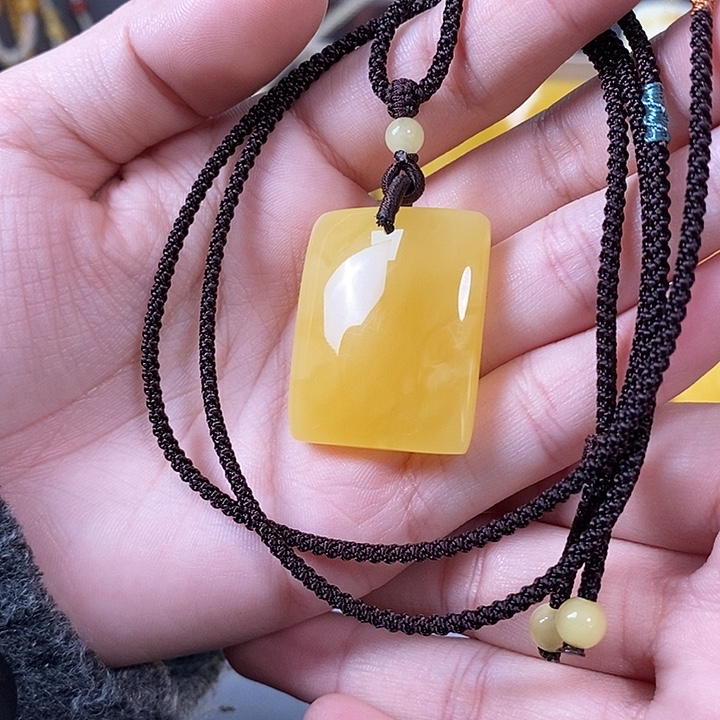 琥珀未镶嵌裸石无事牌