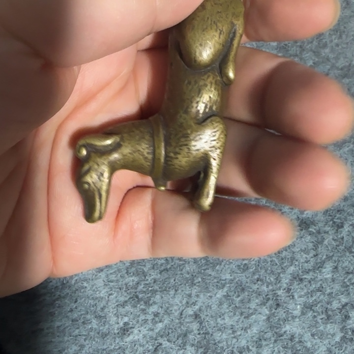 黄铜一个完整的摆件的使用