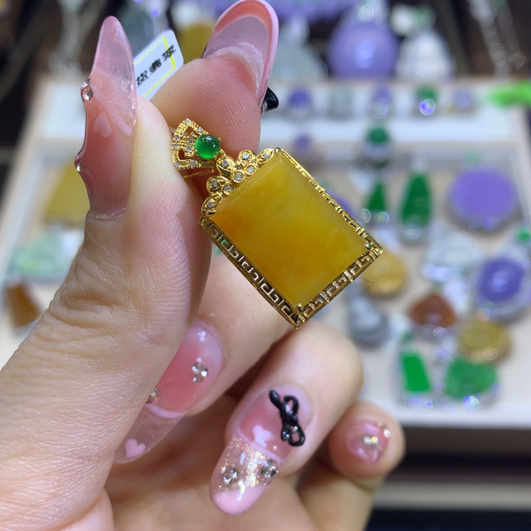 翡翠颈饰18K金镶嵌翡翠