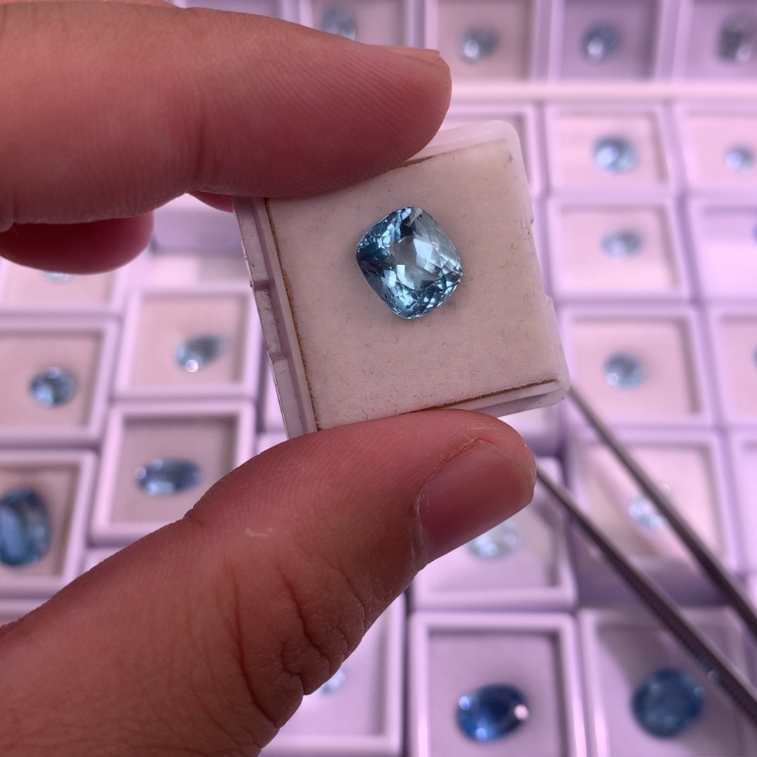 海蓝宝石裸石未镶嵌小*儿3.86
