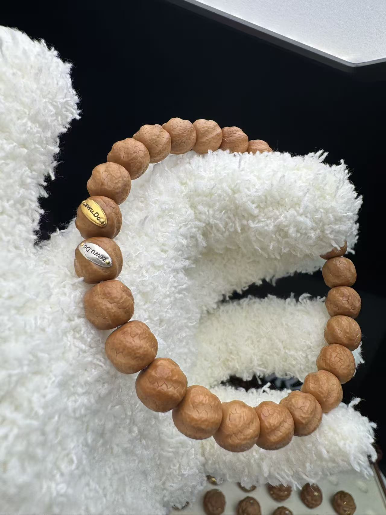 【择物】纯手工雕刻精品灵蛇听吟精工猴头手串原皮原色sss核桃文玩