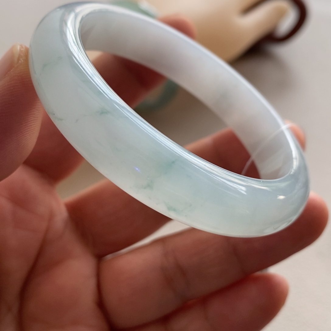 翡翠手镯未镶嵌天然翡翠手镯