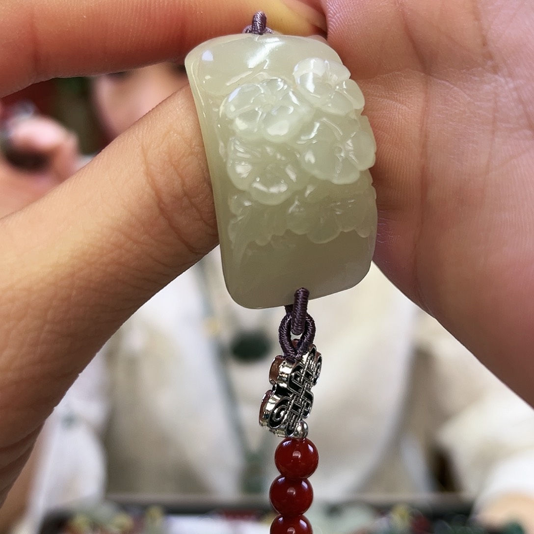 和田玉手链未镶嵌梅花