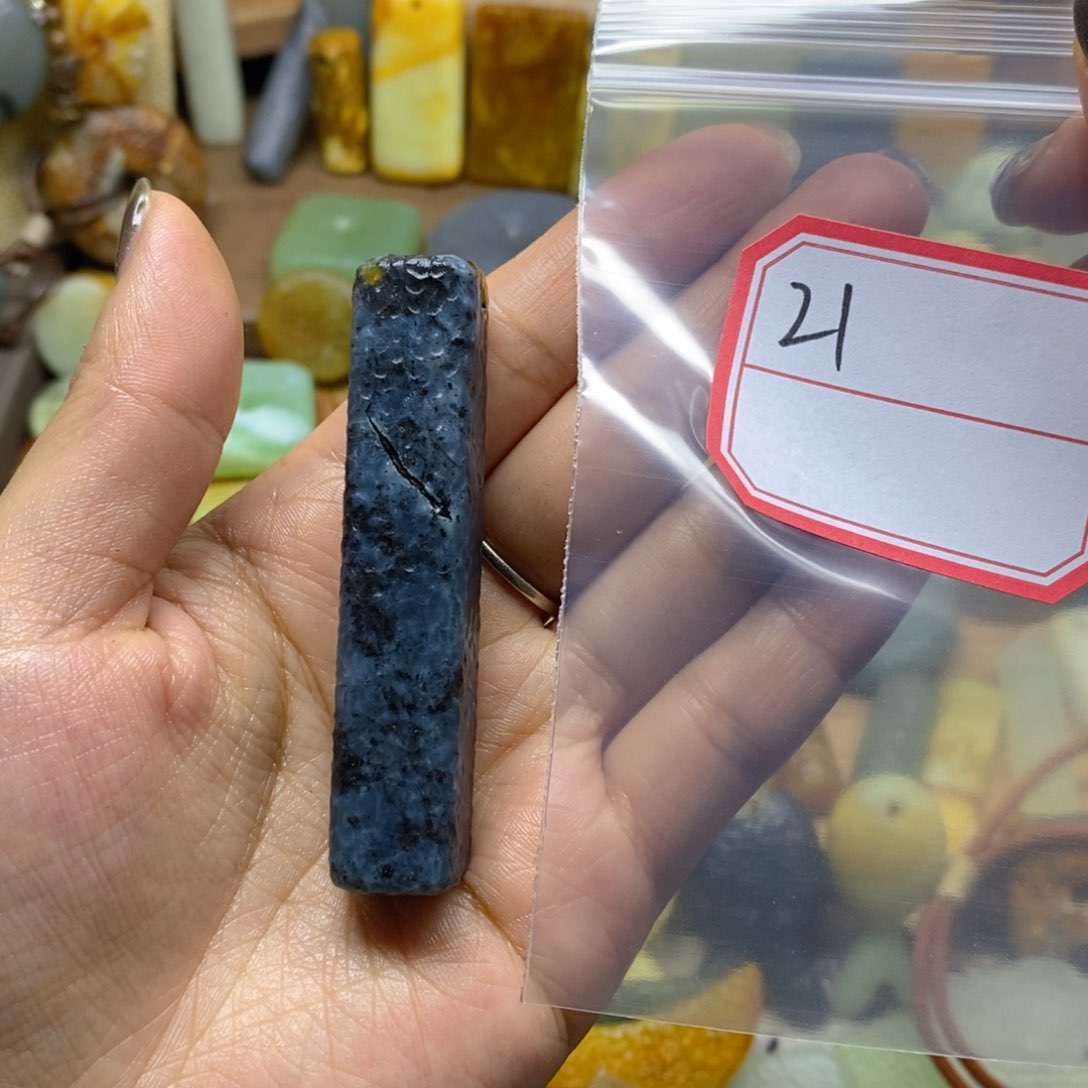 未镶嵌蛇纹石玉颈饰家***喵