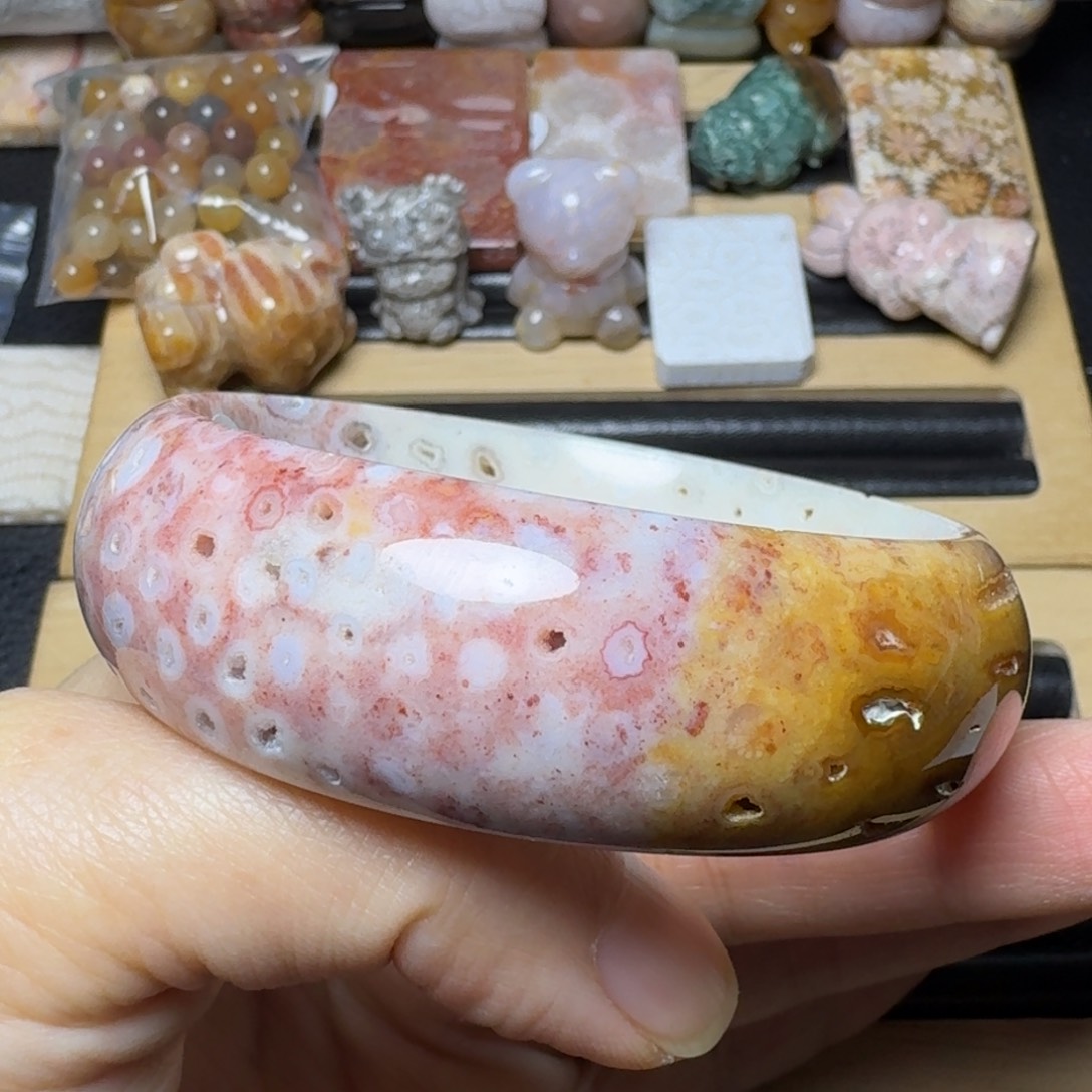 石英质玉55三彩镂空洞洞镯未镶嵌