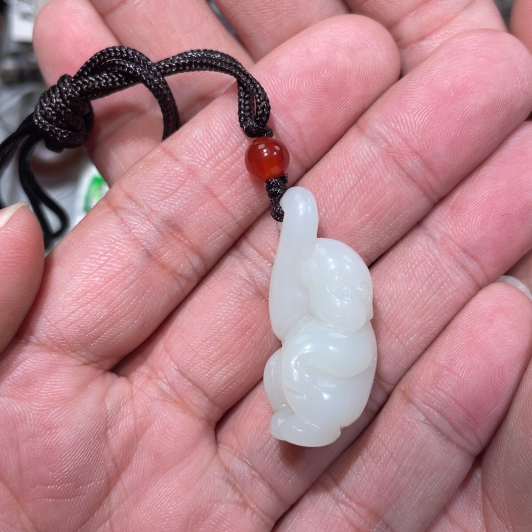 大***，和田玉未镶嵌颈饰