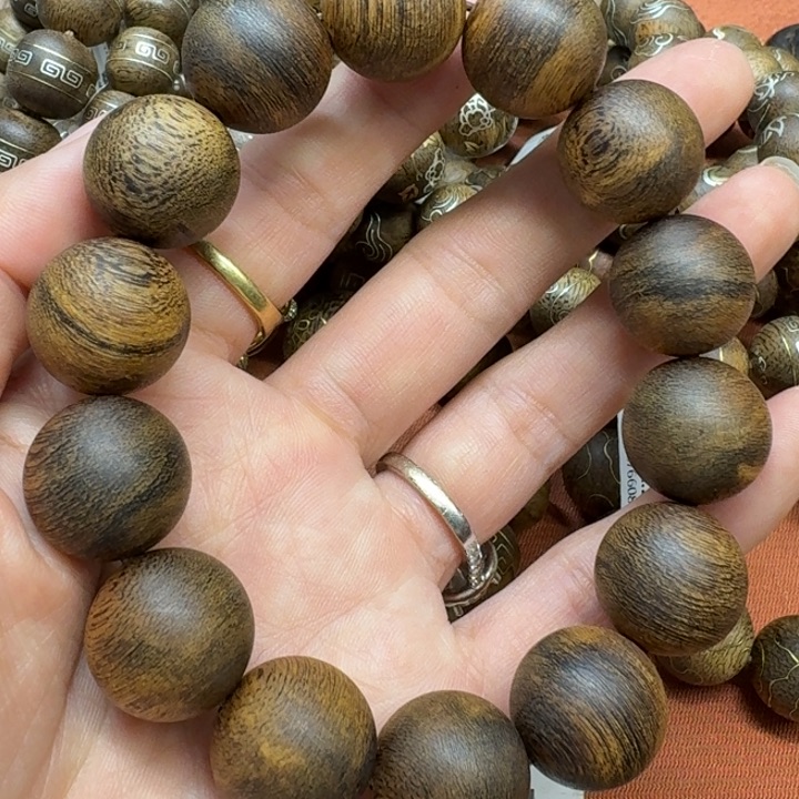 大叶紫檀（黑酸枝木类）