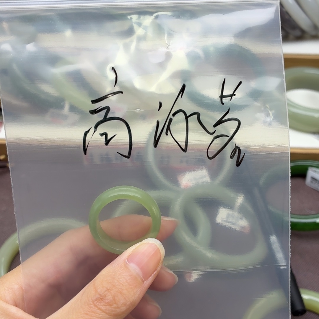 高***茗和田玉未镶嵌手镯