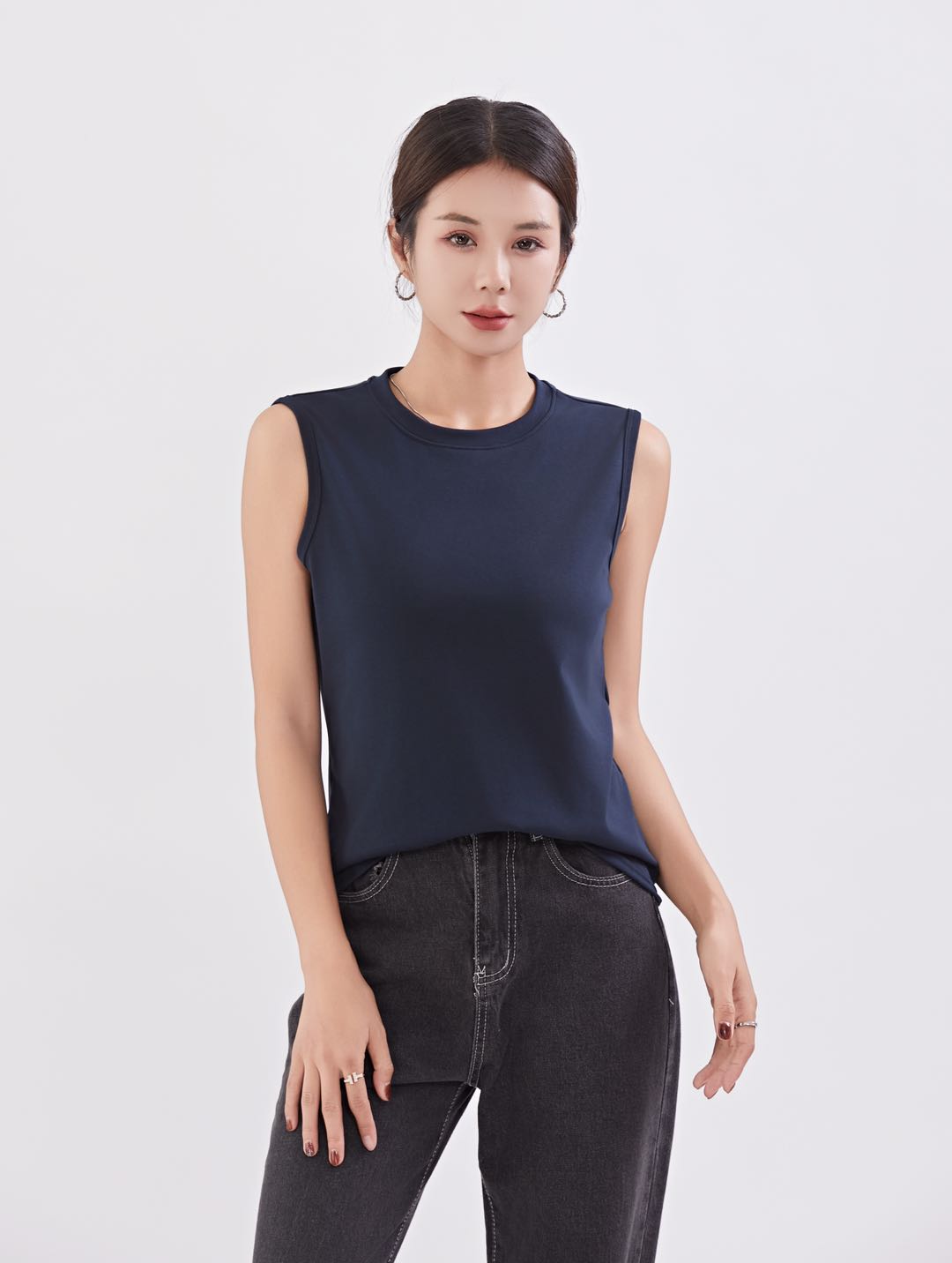 运动休闲风夏季女士无袖衫新款纯色简约针织背心修身型极简风822