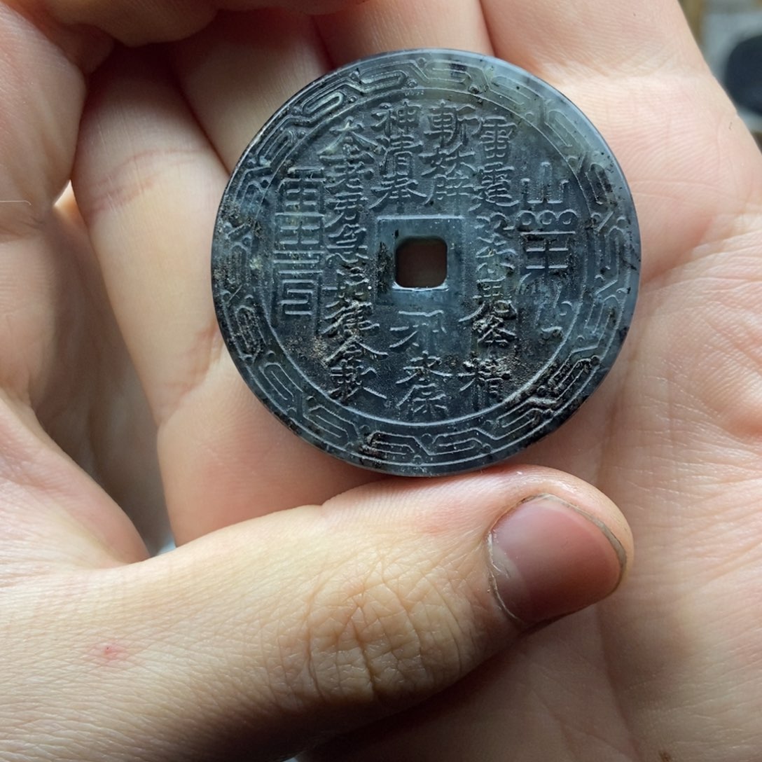 蛇纹石玉颈饰未镶嵌