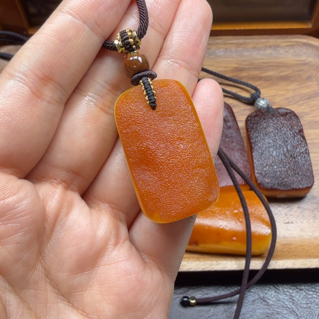 未镶嵌吊坠(赠链)琥珀