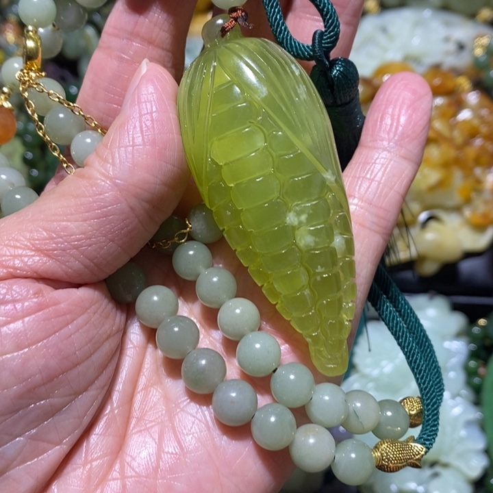 蛇纹石玉岫玉吊坠未镶嵌
