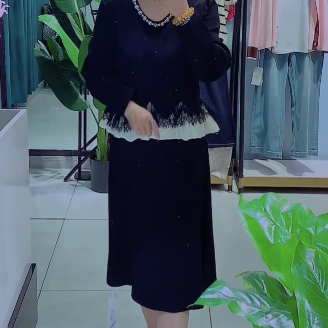时尚减龄气质百搭女士中长连衣裙，黑色轻奢显瘦