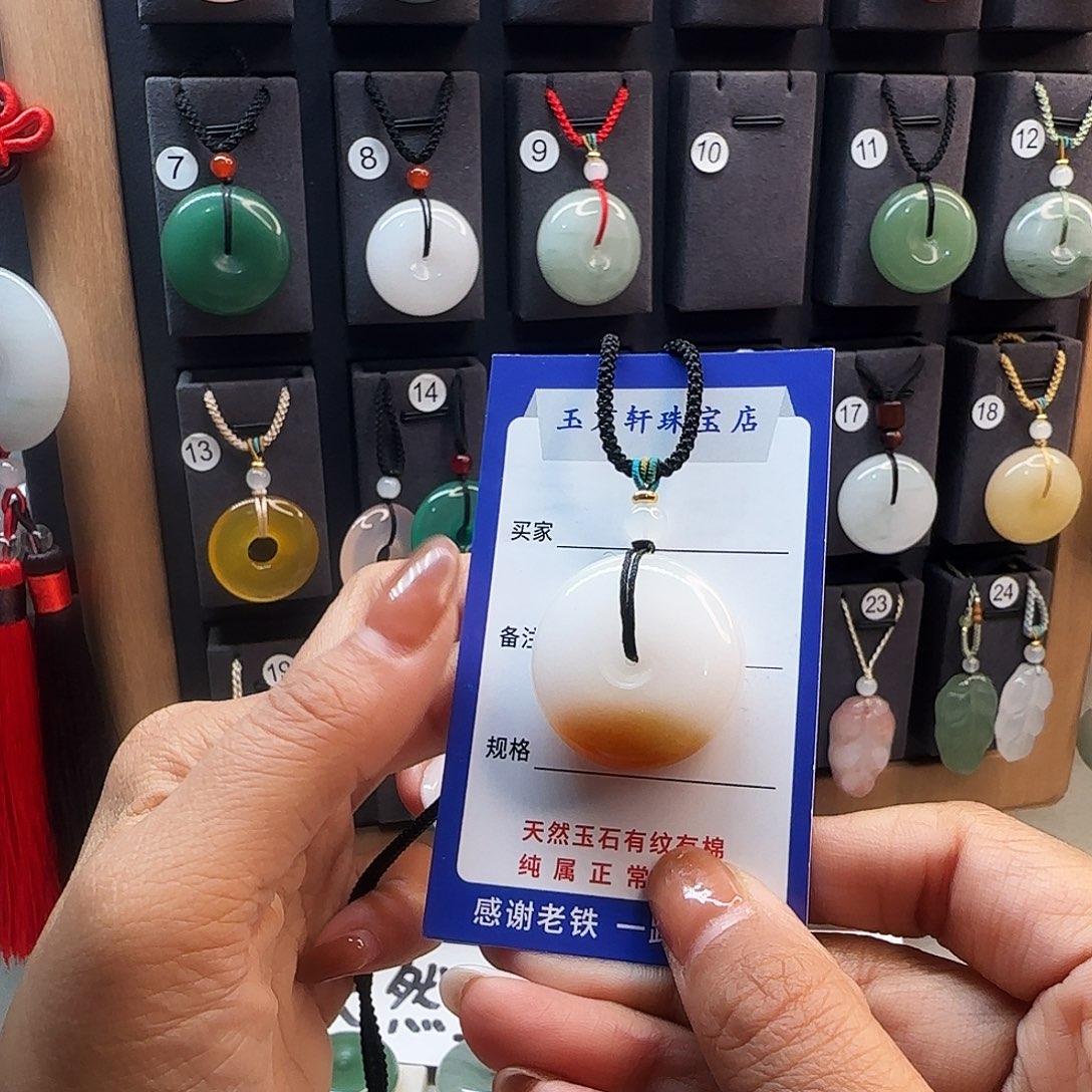 石英质玉未镶嵌颈饰