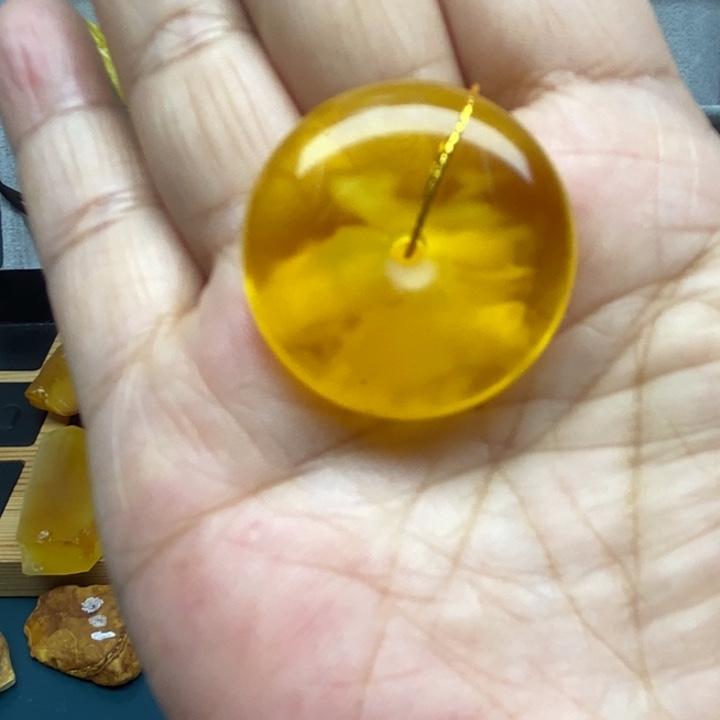 琥珀未镶嵌裸石吊坠