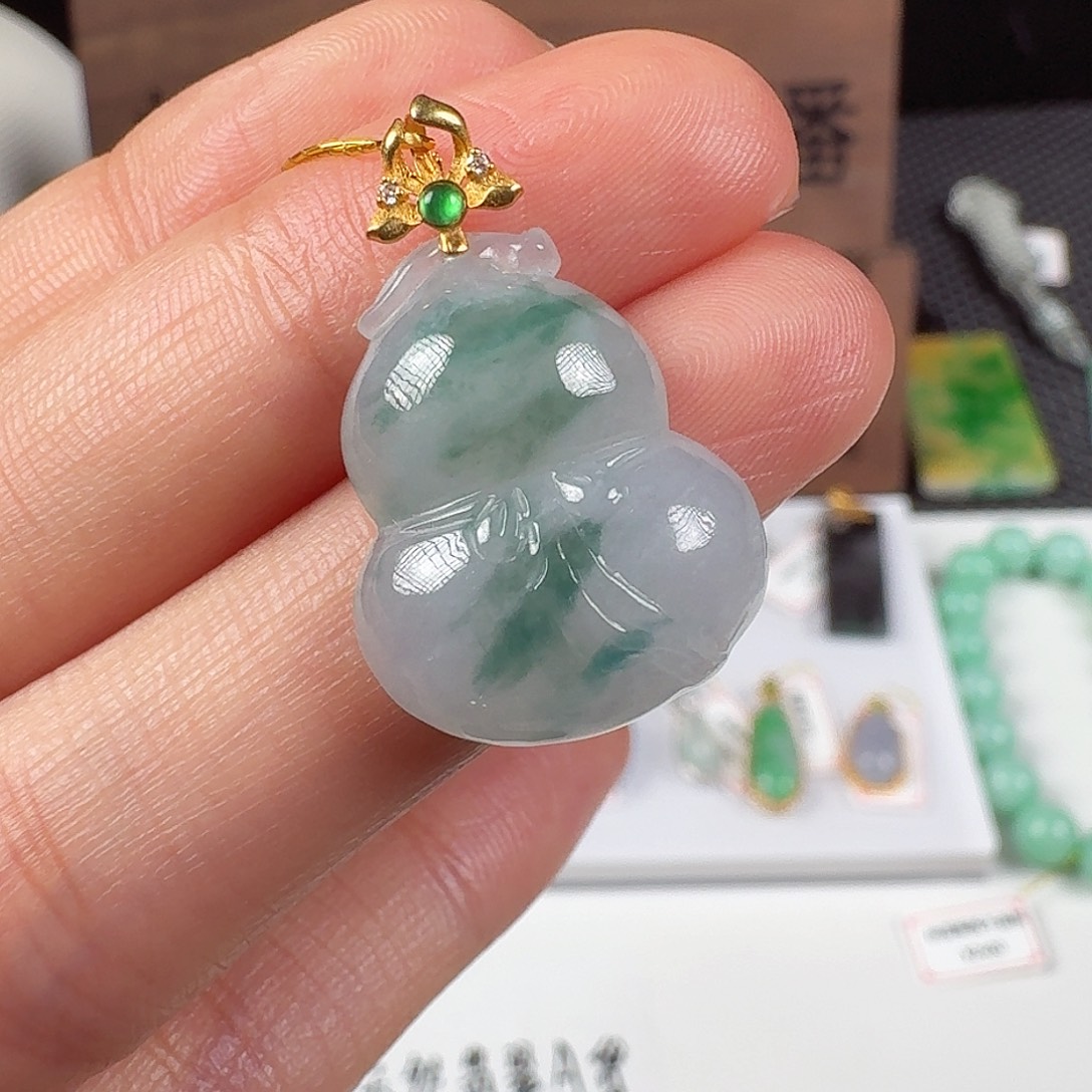 翡翠18K金镶嵌颈饰