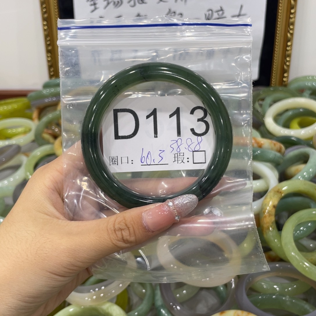 未镶嵌蛇纹石玉颈饰?****明