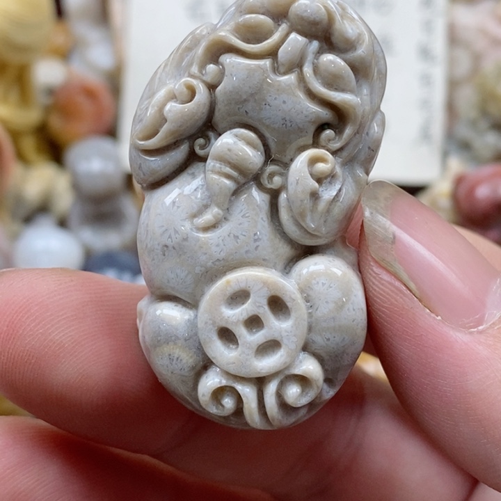 颈饰未镶嵌硅化珊瑚（珊瑚玉）