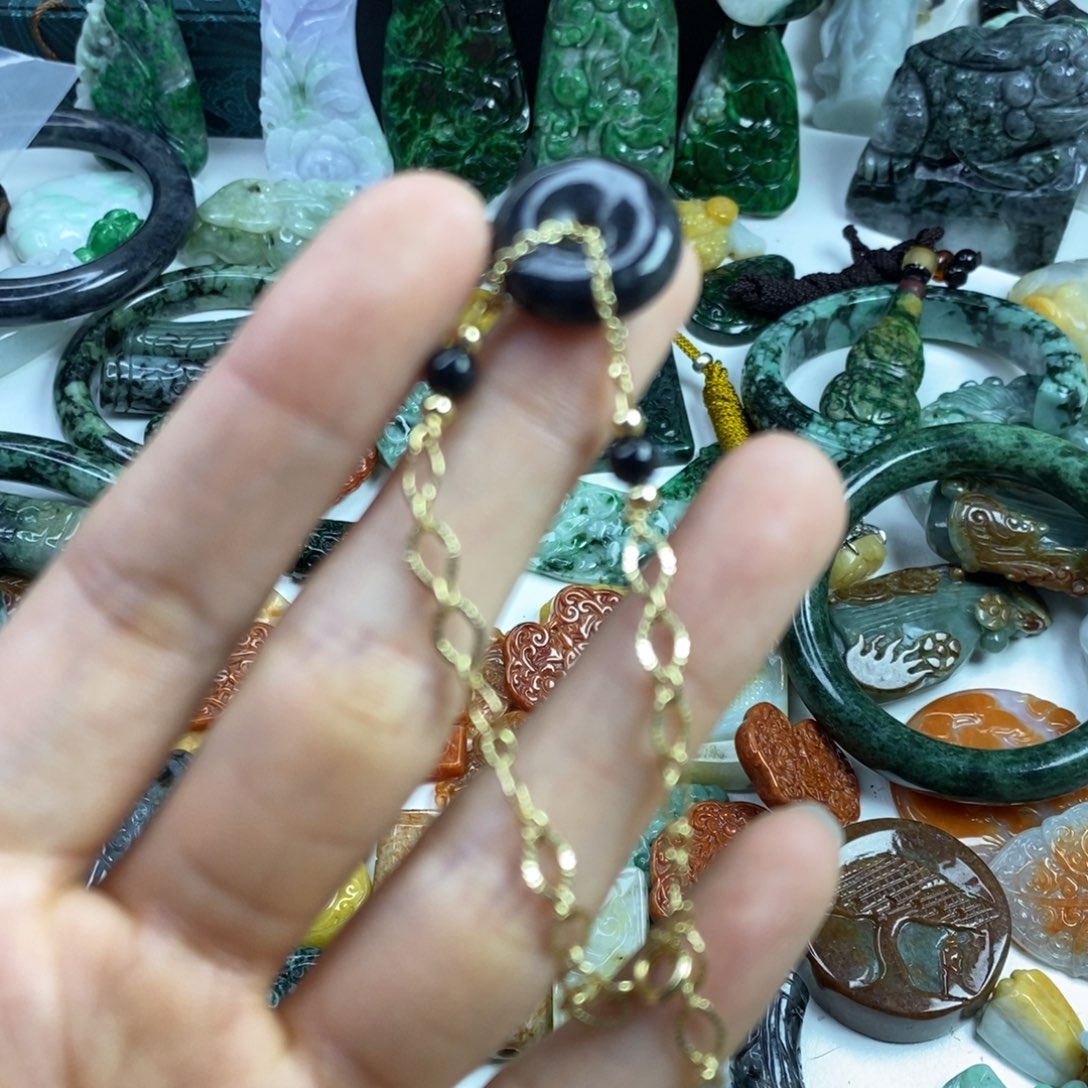 翡翠颈饰未镶嵌吊坠