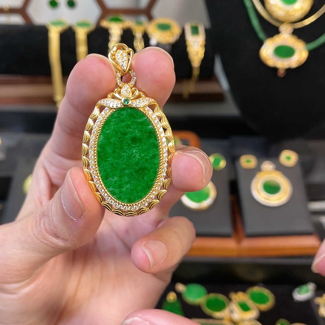 翡翠吊坠(赠链)银S925镀金镶嵌