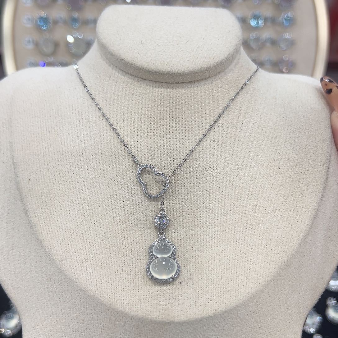 b***路蛇纹石玉银S925镶嵌颈饰