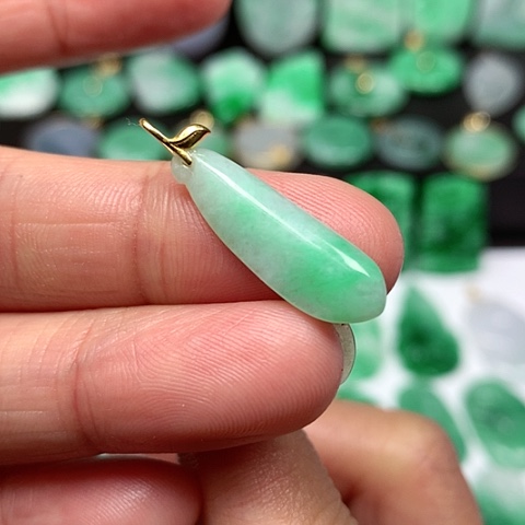 翡翠吊坠(不含链)18K金镶嵌