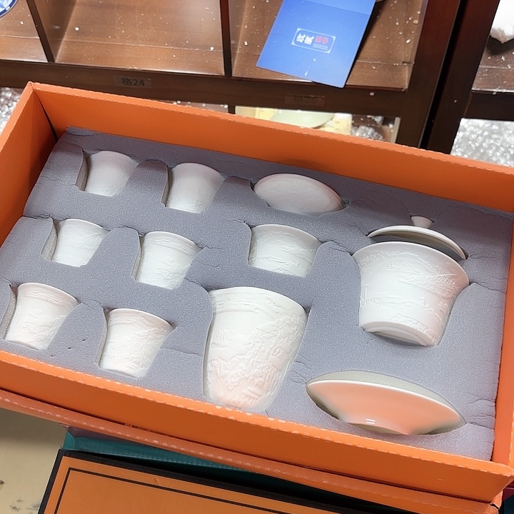 孤品茶具套装等。          