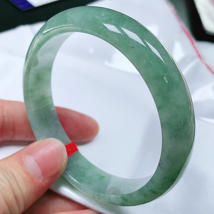 翡翠手镯未镶嵌翡翠手镯未镶嵌