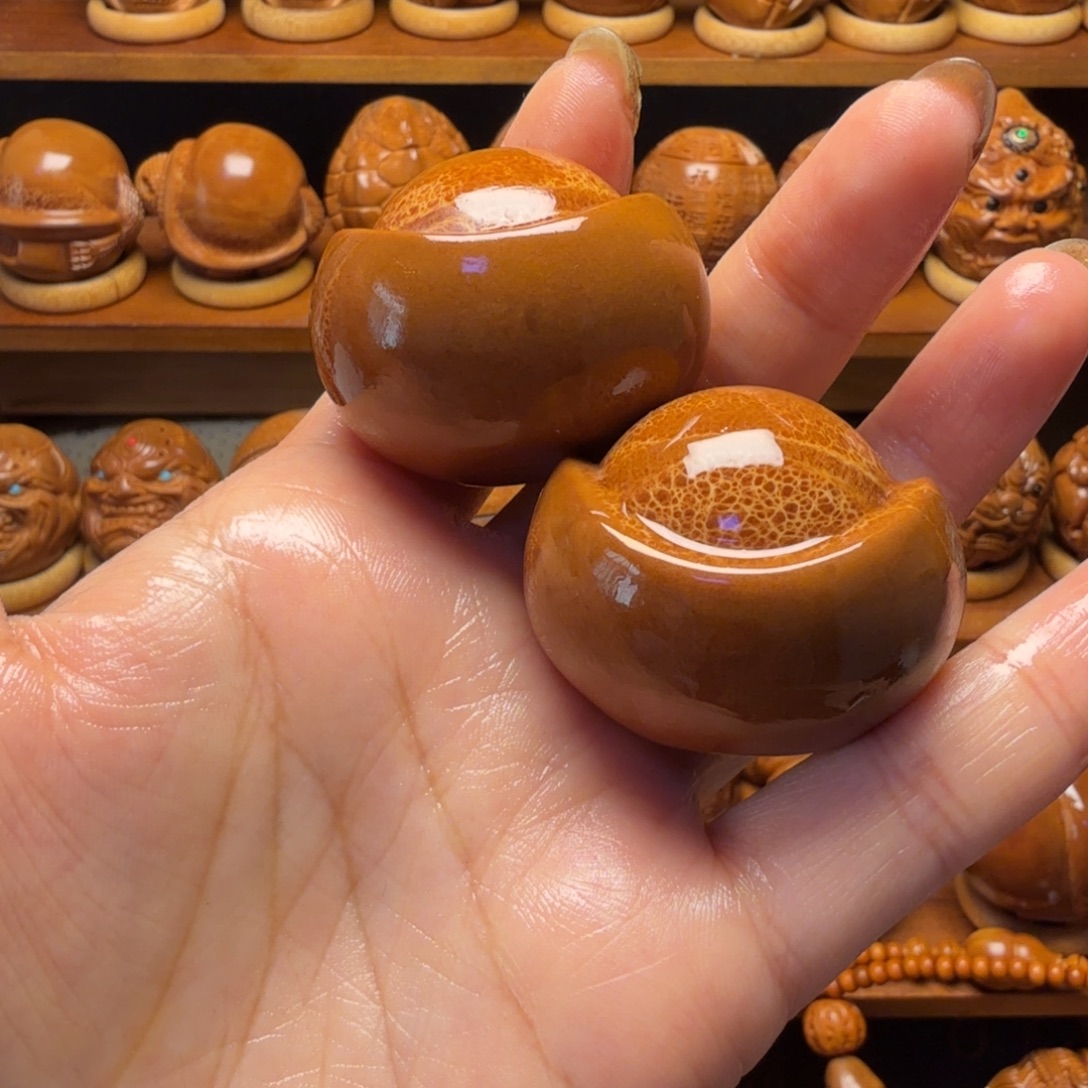 把件橄榄核元宝一对