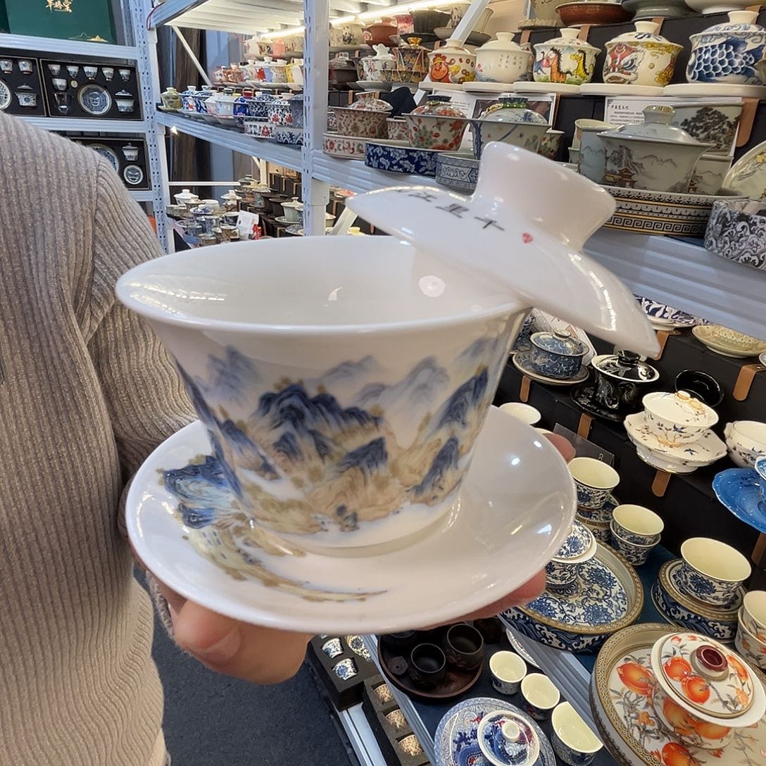 这些盖碗很漂亮！！！