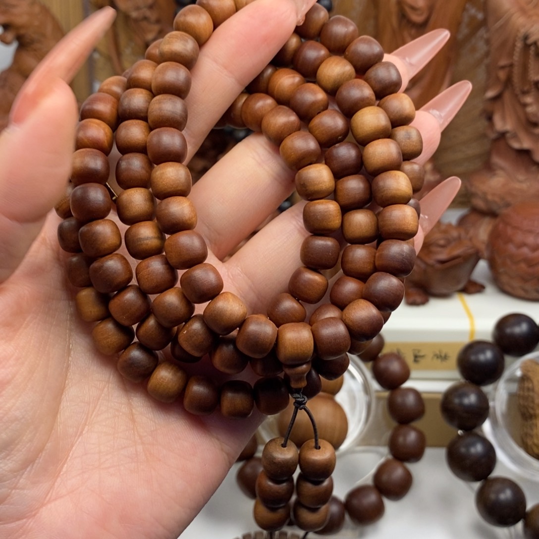 莉***莉檀香木手串/手链迈索尔老山檀红肉0809多圈奶香，微微瑕