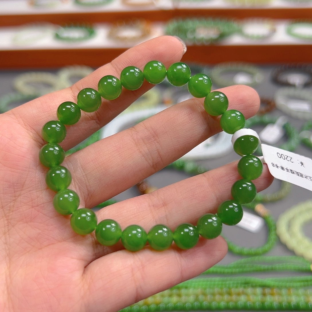 和田玉颈饰未镶嵌碧玉冰底阳绿卡8手串