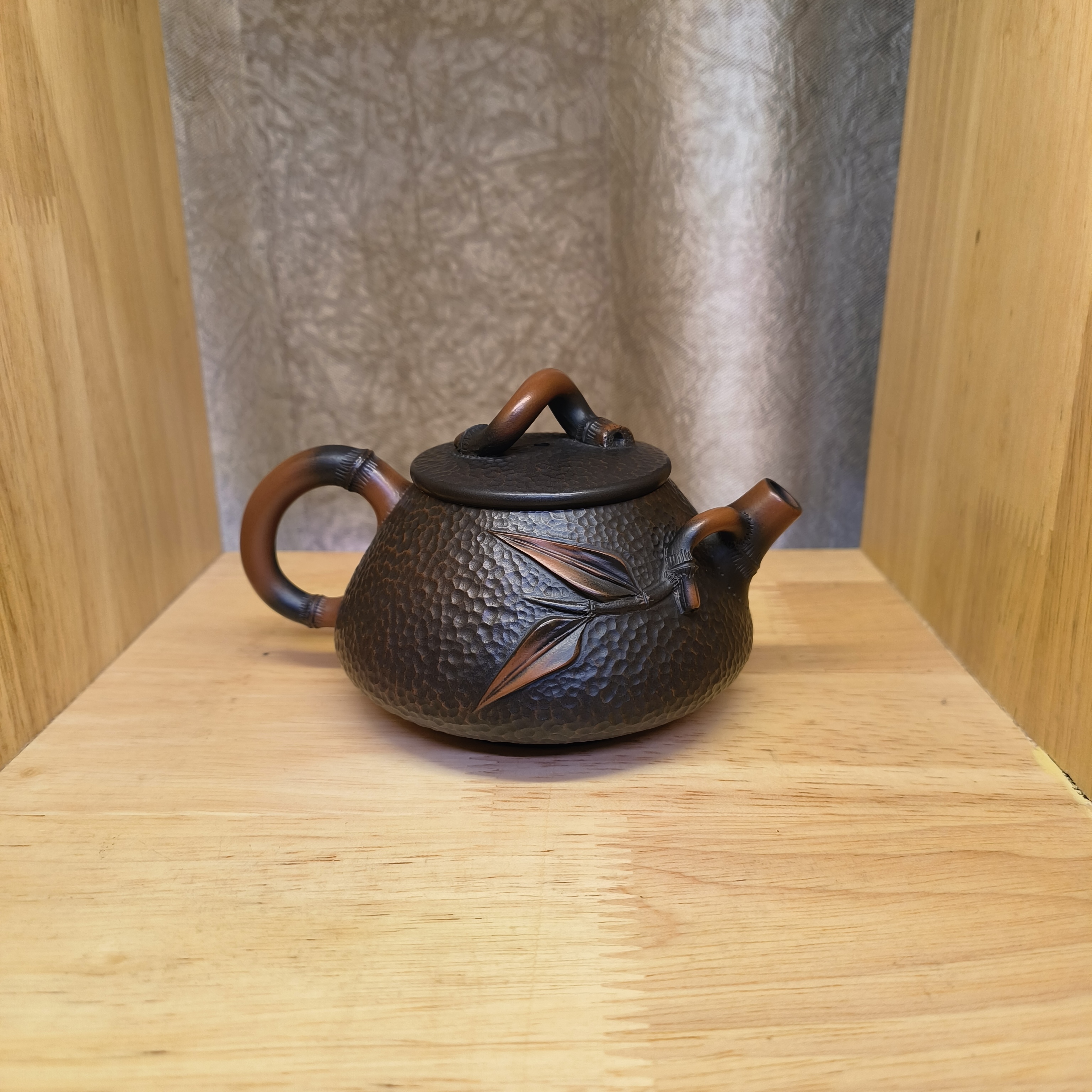 手工锤纹堆雕竹叶石瓢紫陶壶