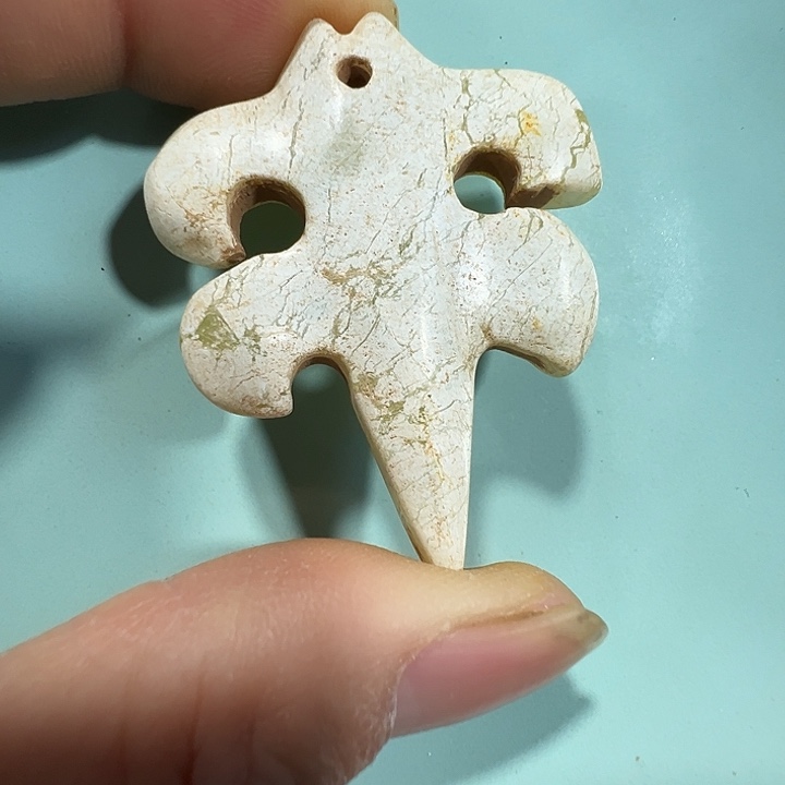 透闪石质玉未镶嵌挂件