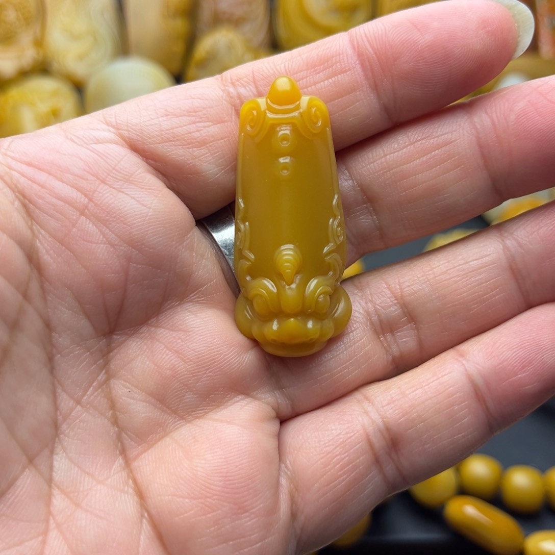 颈饰未镶嵌石英质玉