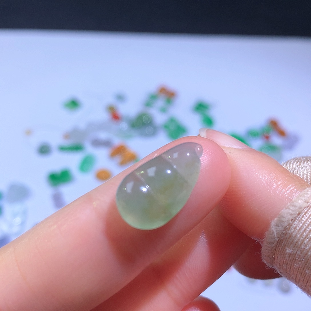 翡翠颈饰未镶嵌豆