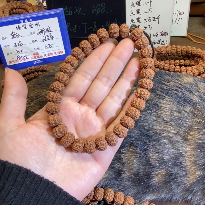 金刚菩提吊坠精挑玉蝶手持